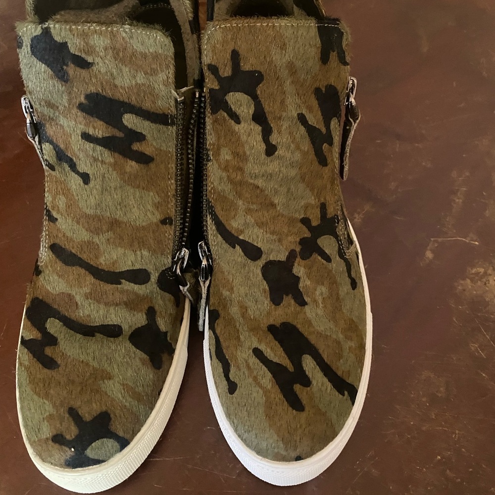 All Black Camo side zip sneakers 37